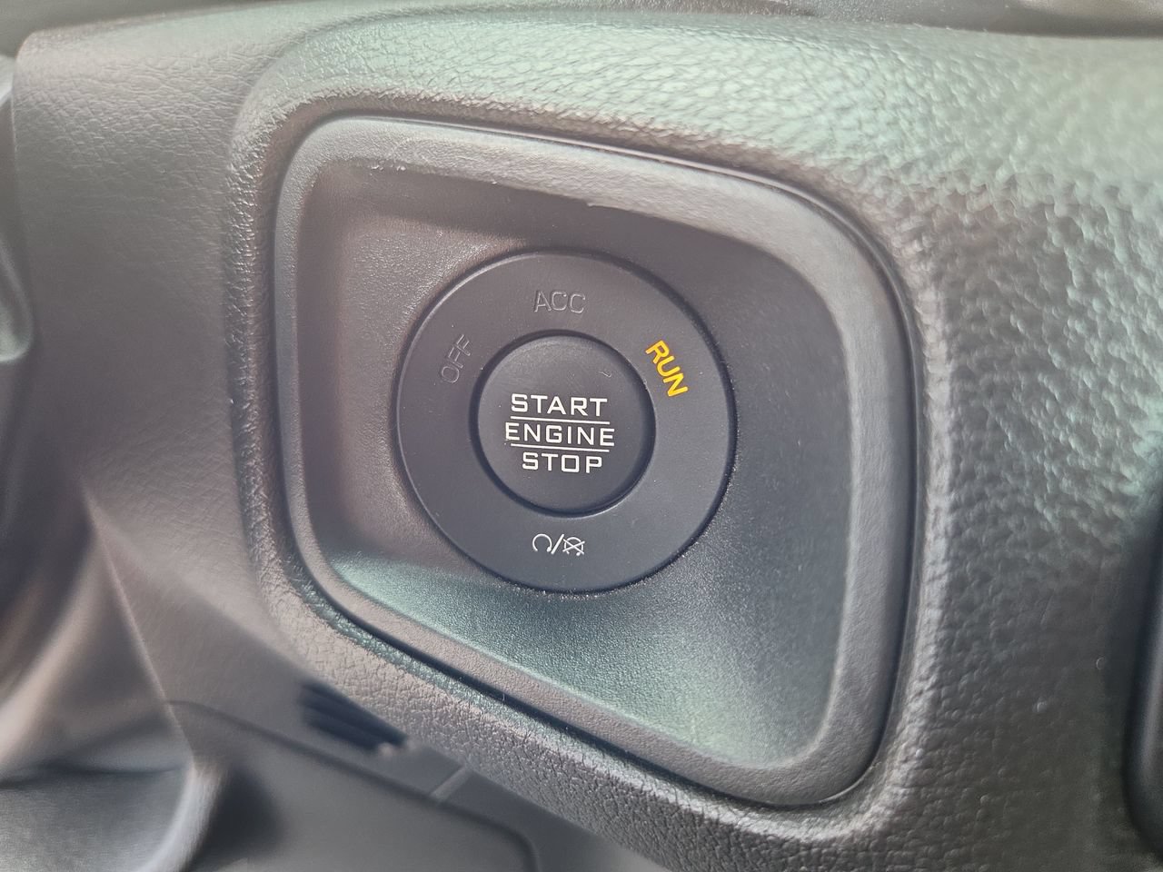 Certified 2025 Jeep Wrangler Sport AWD/4WD image 27