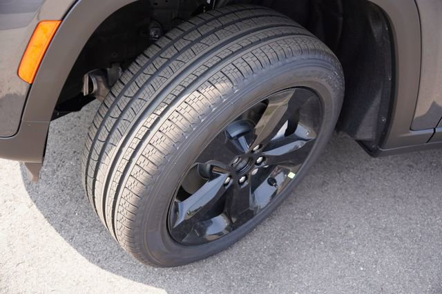 New 2025 Jeep Grand Cherokee Limited w/ Black Appearance Package image 9