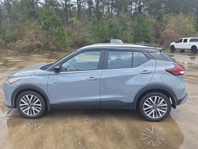 Used 2023 Nissan Kicks SV image 2