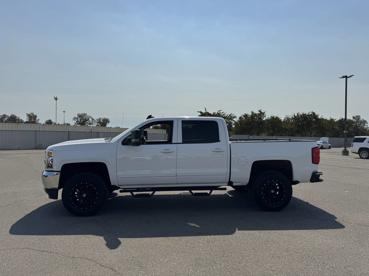 Used 2018 Chevrolet Silverado 1500 LT w/ Trailering Package AWD/4WD image 7
