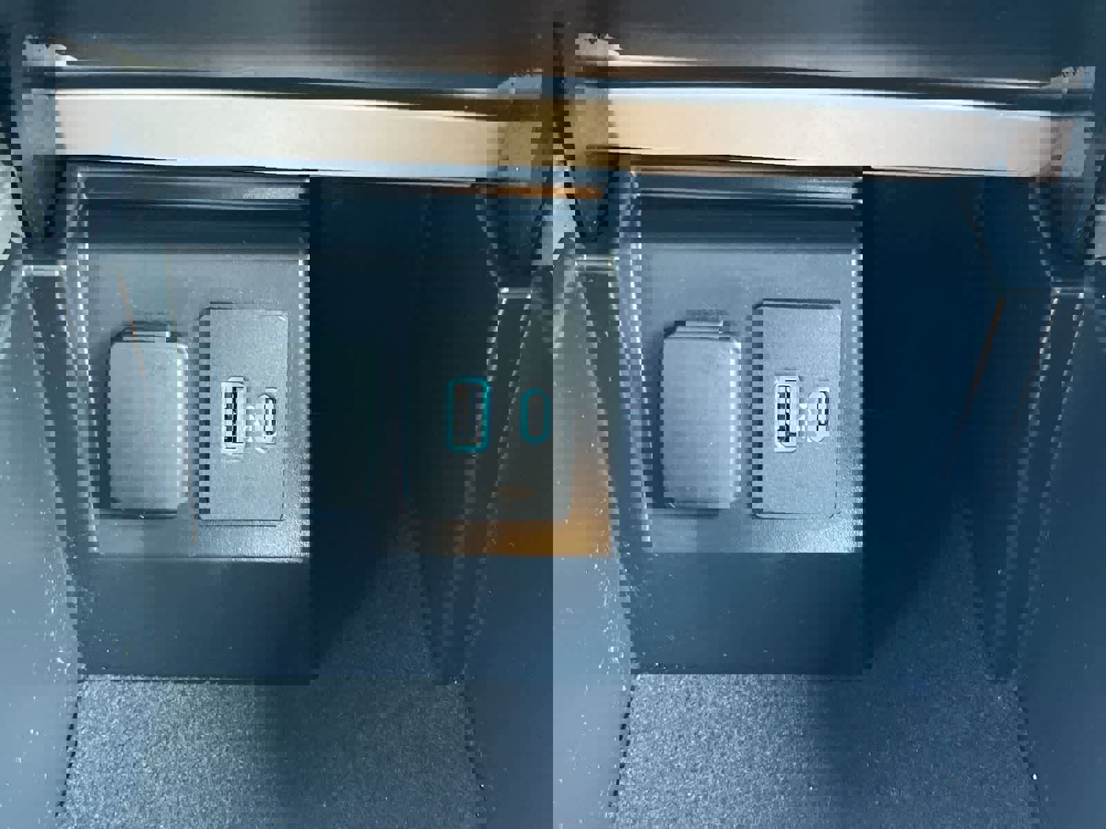 Used 2024 Ford Explorer XLT w/ Equipment Group 202A AWD/4WD image 31