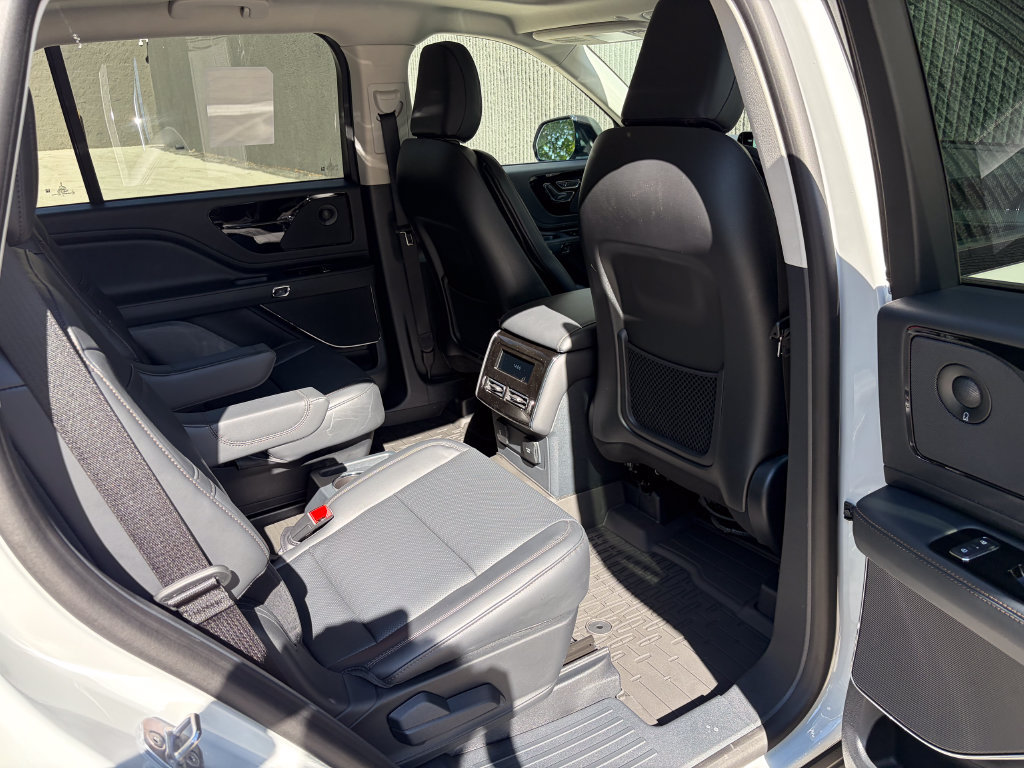 New 2027 Lincoln Aviator AWD image 23