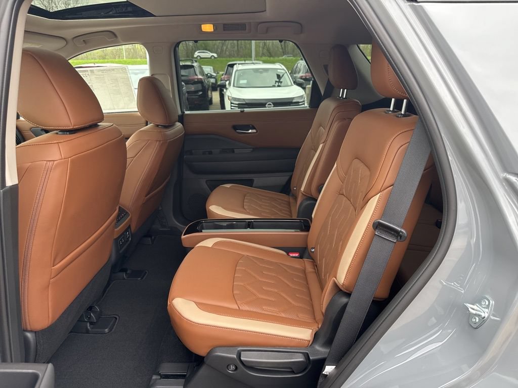 New 2026 Nissan Pathfinder Platinum AWD/4WD image 42