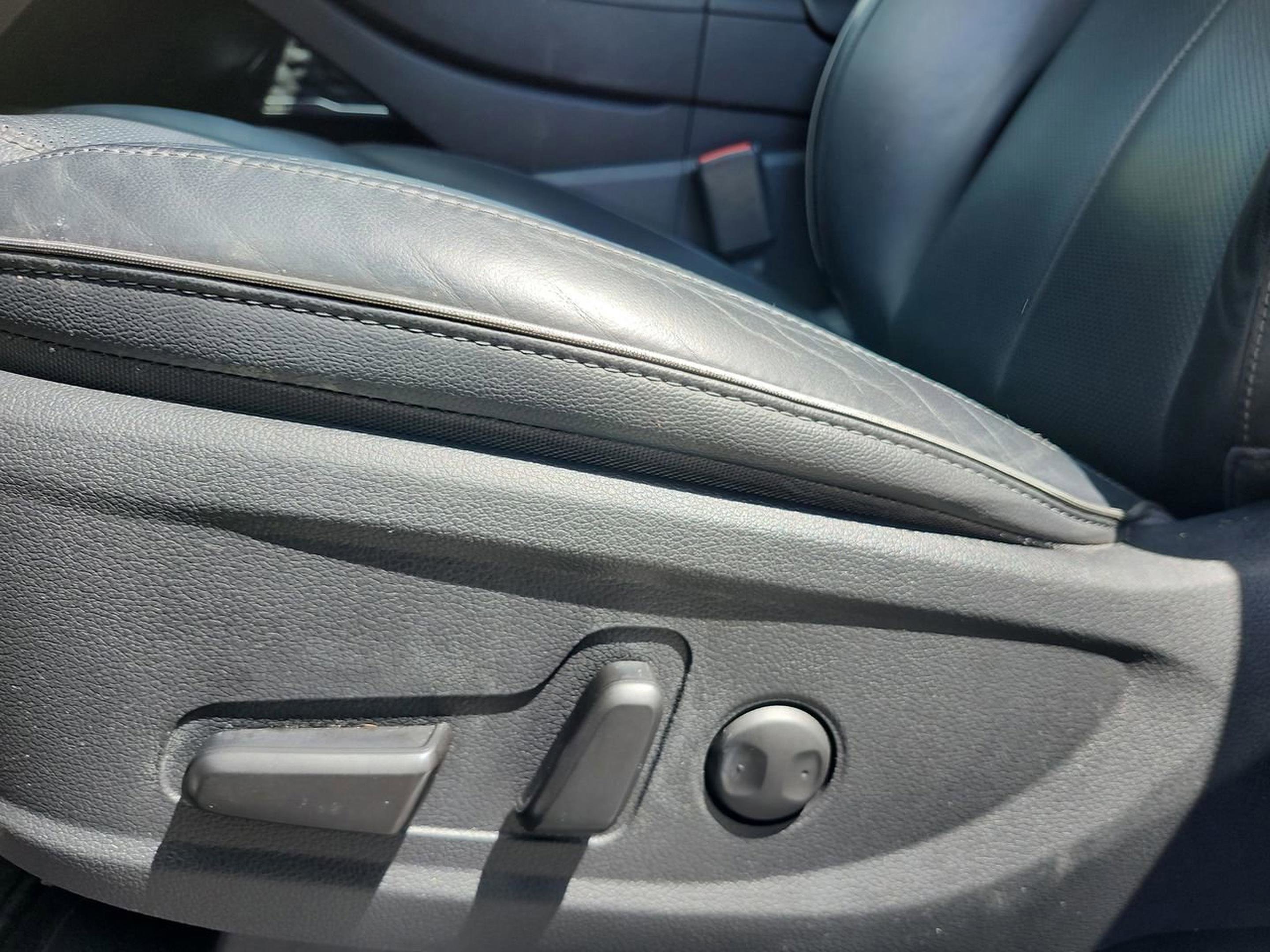 Used 2021 Hyundai Santa Fe SEL w/ Convenience + Premium Package FWD image 13