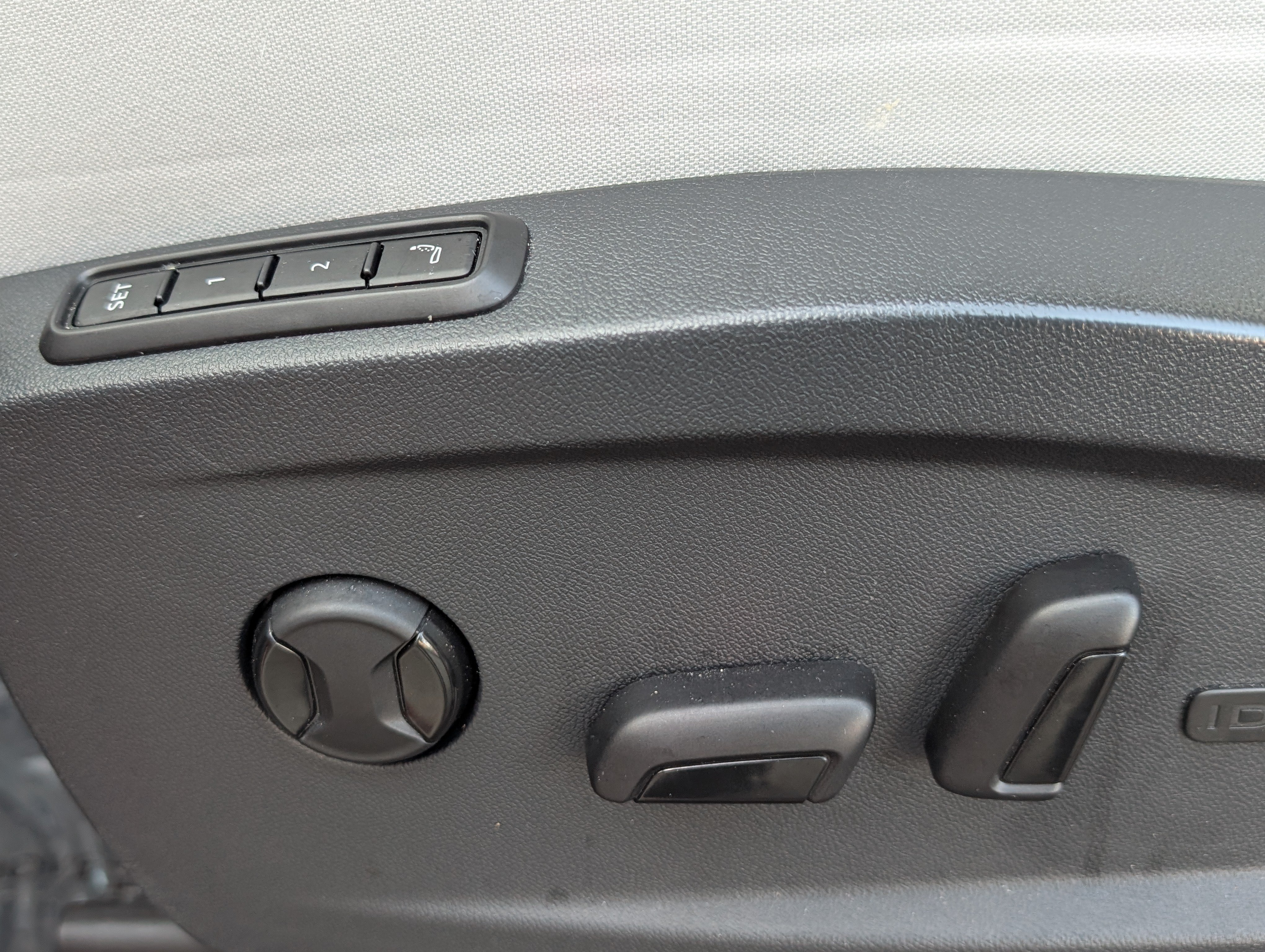 Used 2025 Volkswagen ID. Buzz Pro S Plus RWD image 22