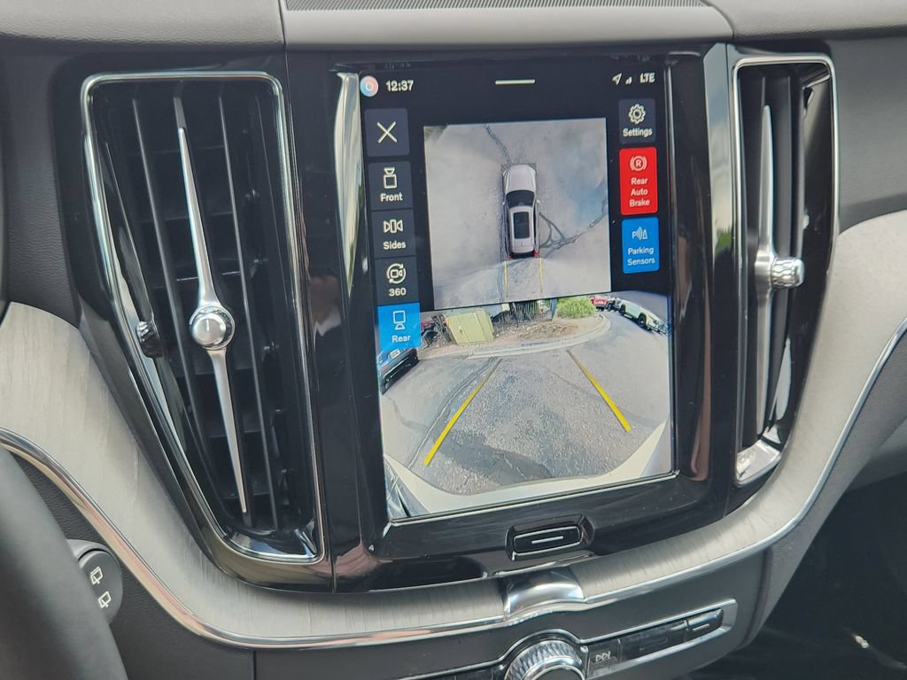 Used 2025 Volvo XC60 B5 Plus AWD/4WD image 9