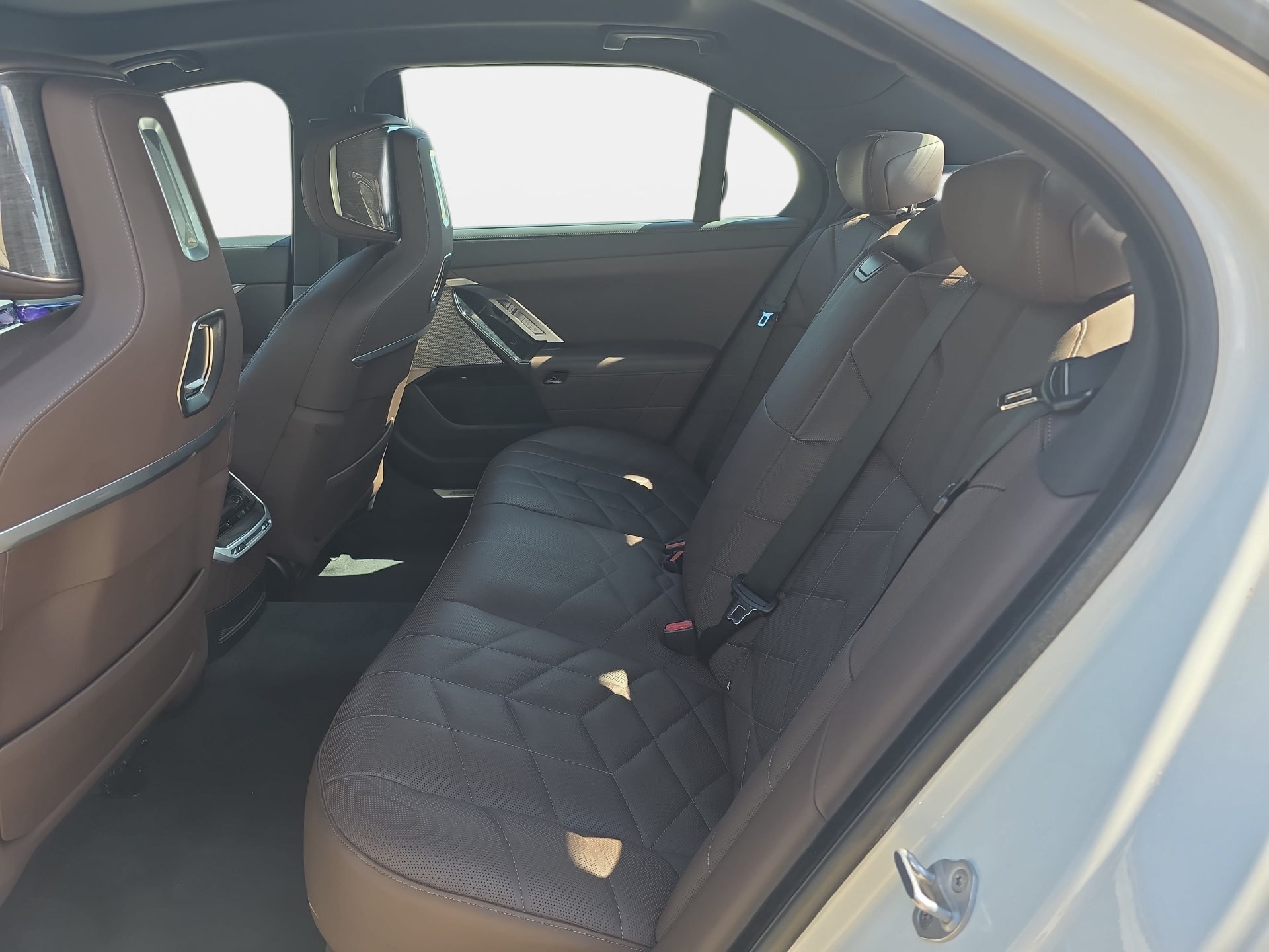 Used 2025 BMW 740i RWD image 14