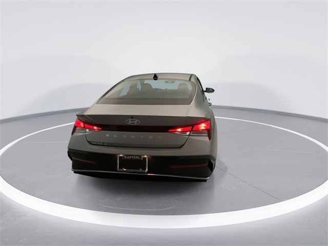 Certified 2025 Hyundai Elantra SE w/ Cargo Package image 3