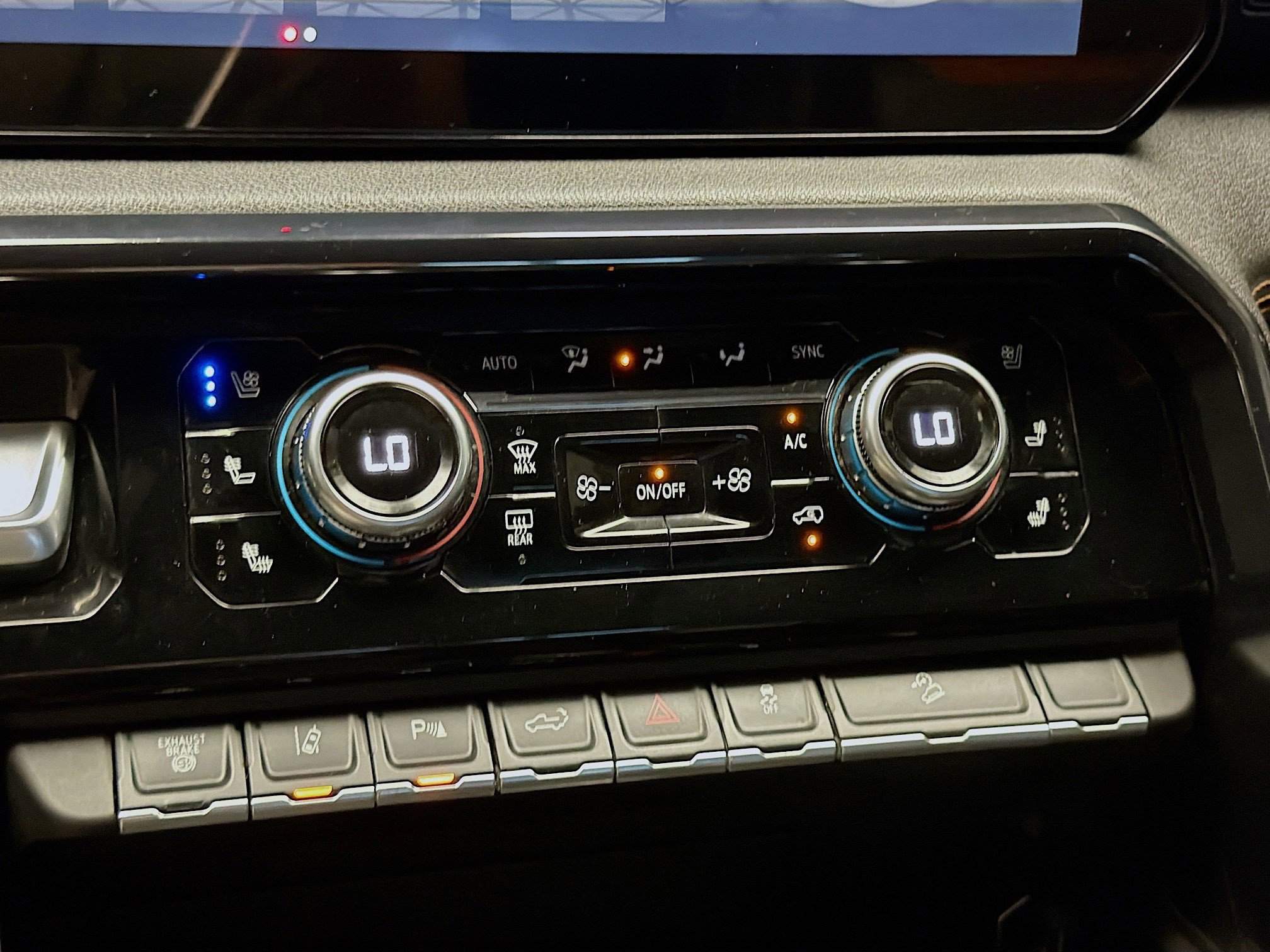 Used 2024 GMC Sierra 2500 AT4 w/ AT4 Premium Plus Package image 10