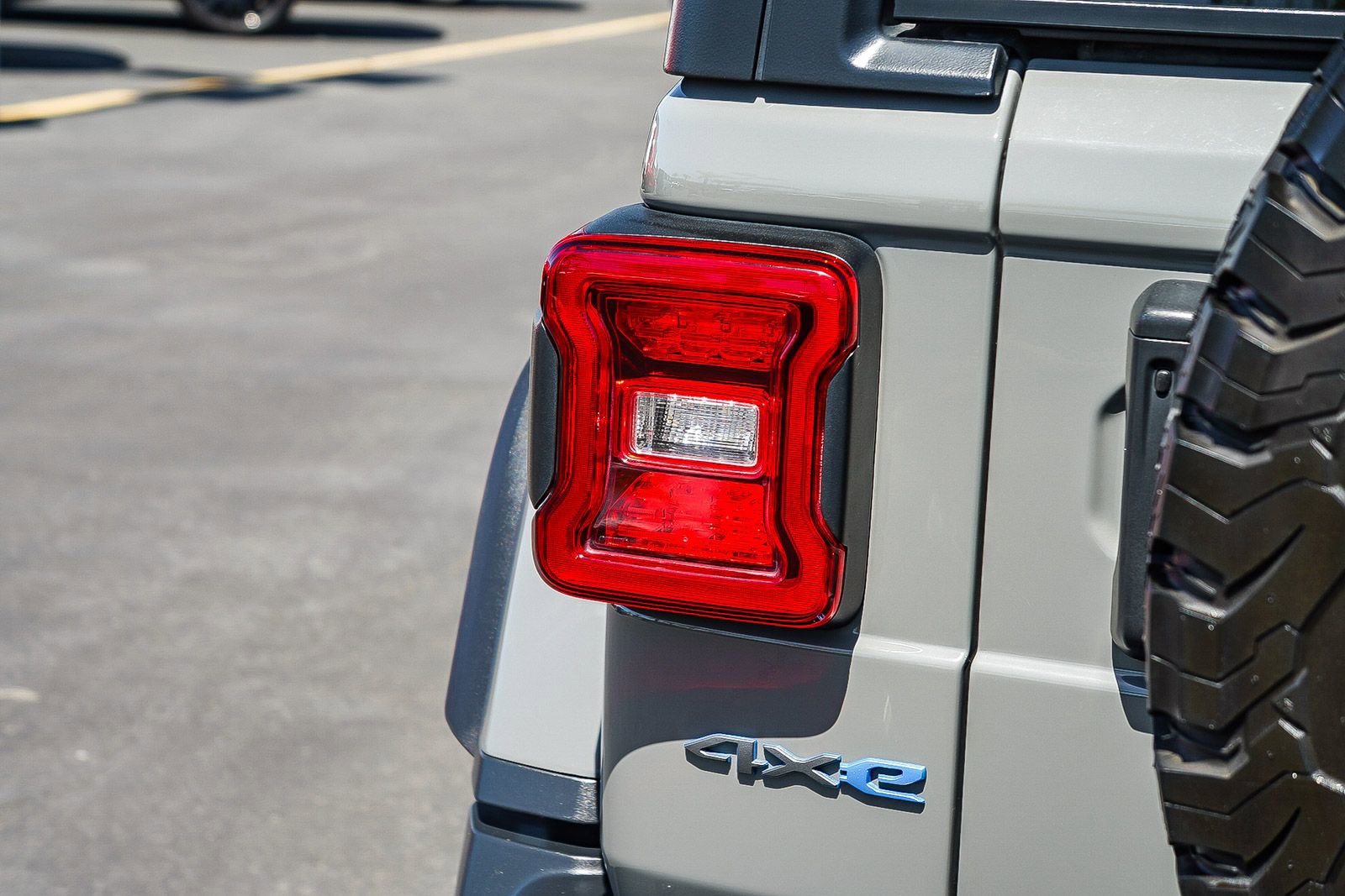 Used 2023 Jeep Wrangler Unlimited Rubicon 4xe w/ Cold Weather Group AWD/4WD image 7