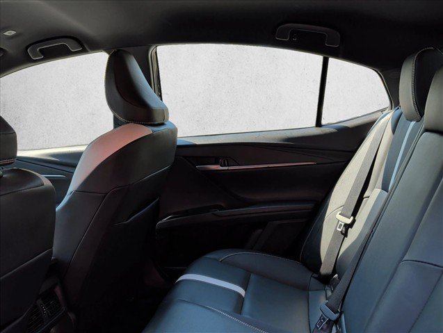 Used 2025 Toyota Camry SE FWD image 18