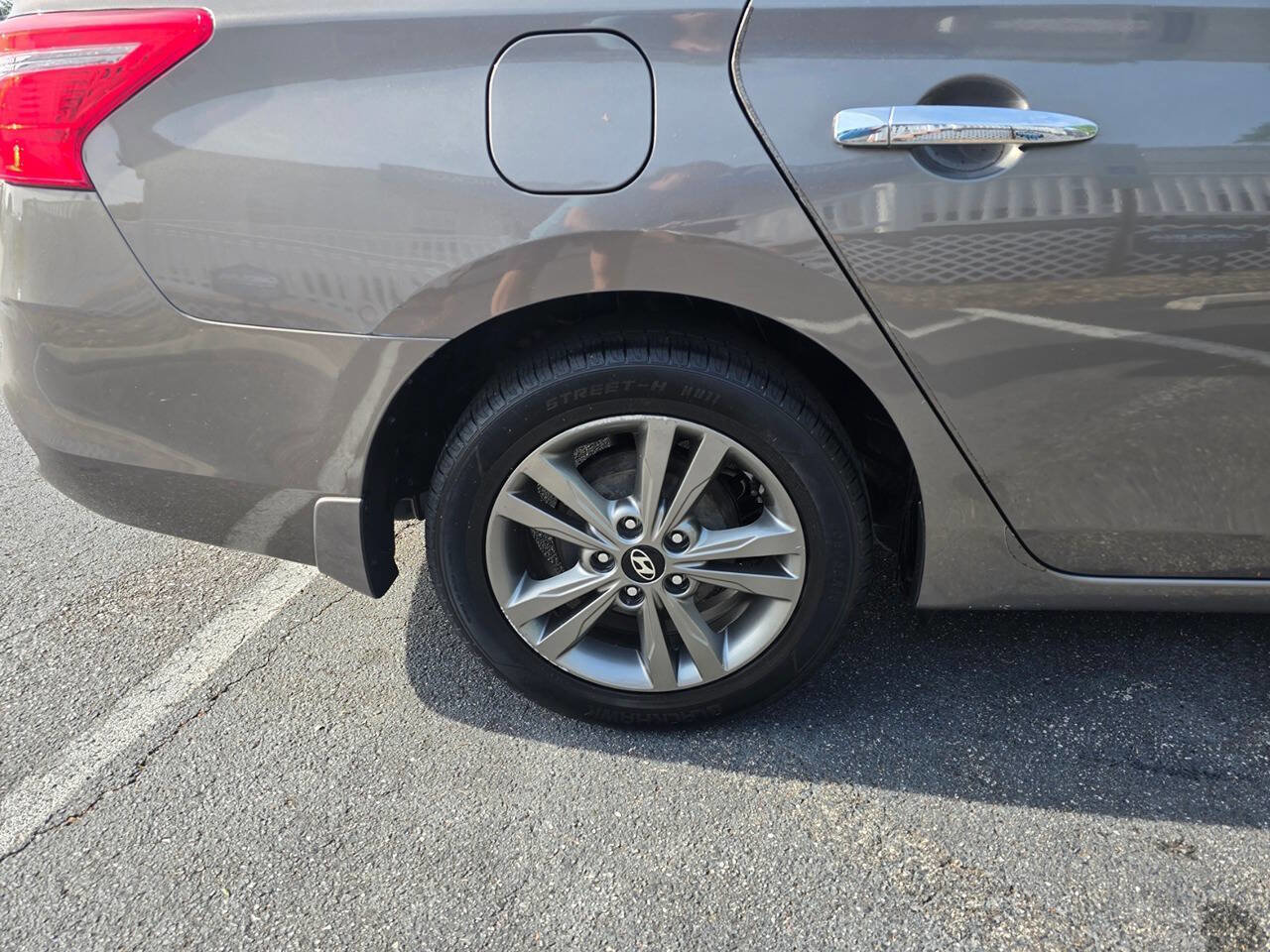 Used 2017 Nissan Sentra SV FWD image 12