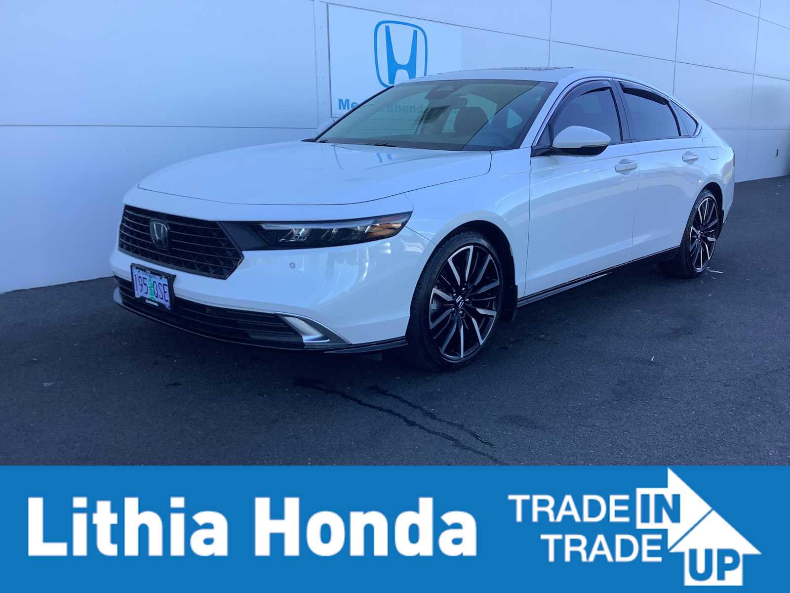 Used 2023 Honda Accord Touring image 1