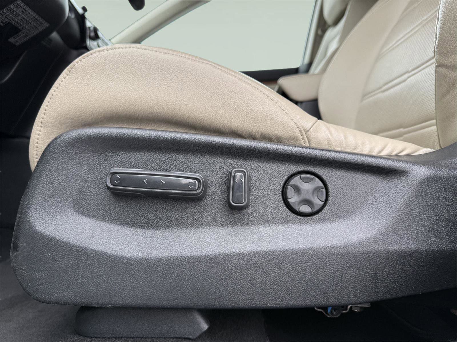 Used 2017 Honda CR-V EX-L image 10