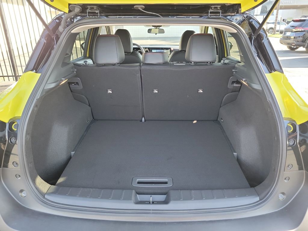 Used 2025 Nissan Kicks SR FWD image 24