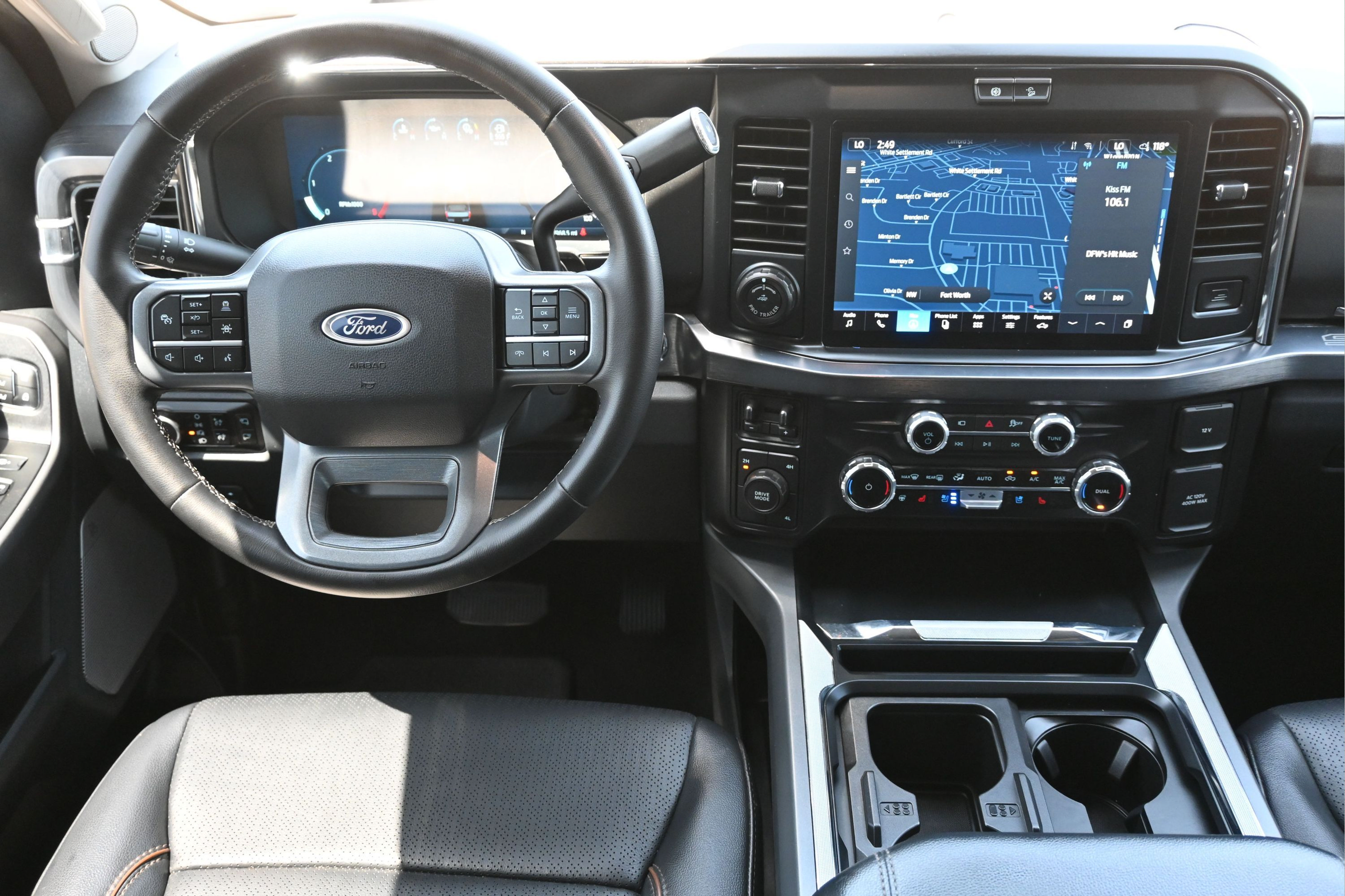 Used 2025 Ford F350 Lariat w/ Lariat Ultimate Package AWD/4WD image 16