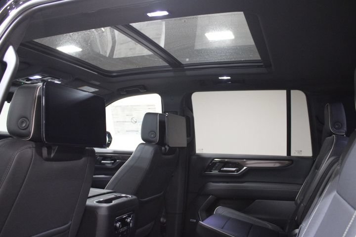 New 2026 GMC Yukon XL Elevation w/ Elevation Premium Package AWD/4WD image 4