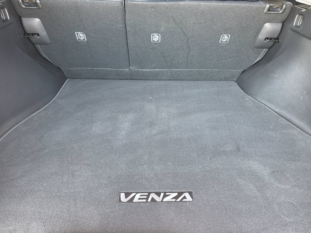 Used 2023 Toyota Venza LE AWD/4WD image 19
