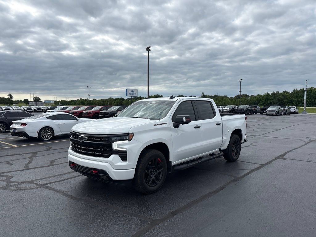 Used 2024 Chevrolet Silverado 1500 RST w/ Redline Edition AWD/4WD image 4