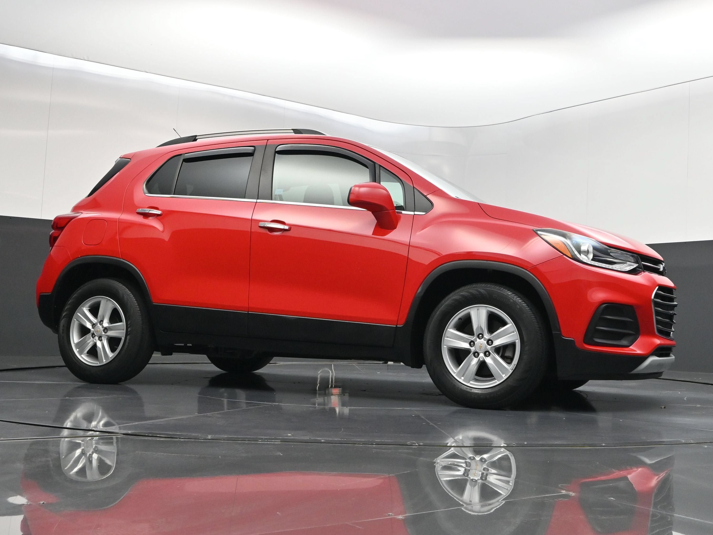 Used 2020 Chevrolet Trax LT w/ LT Convenience Package FWD image 40
