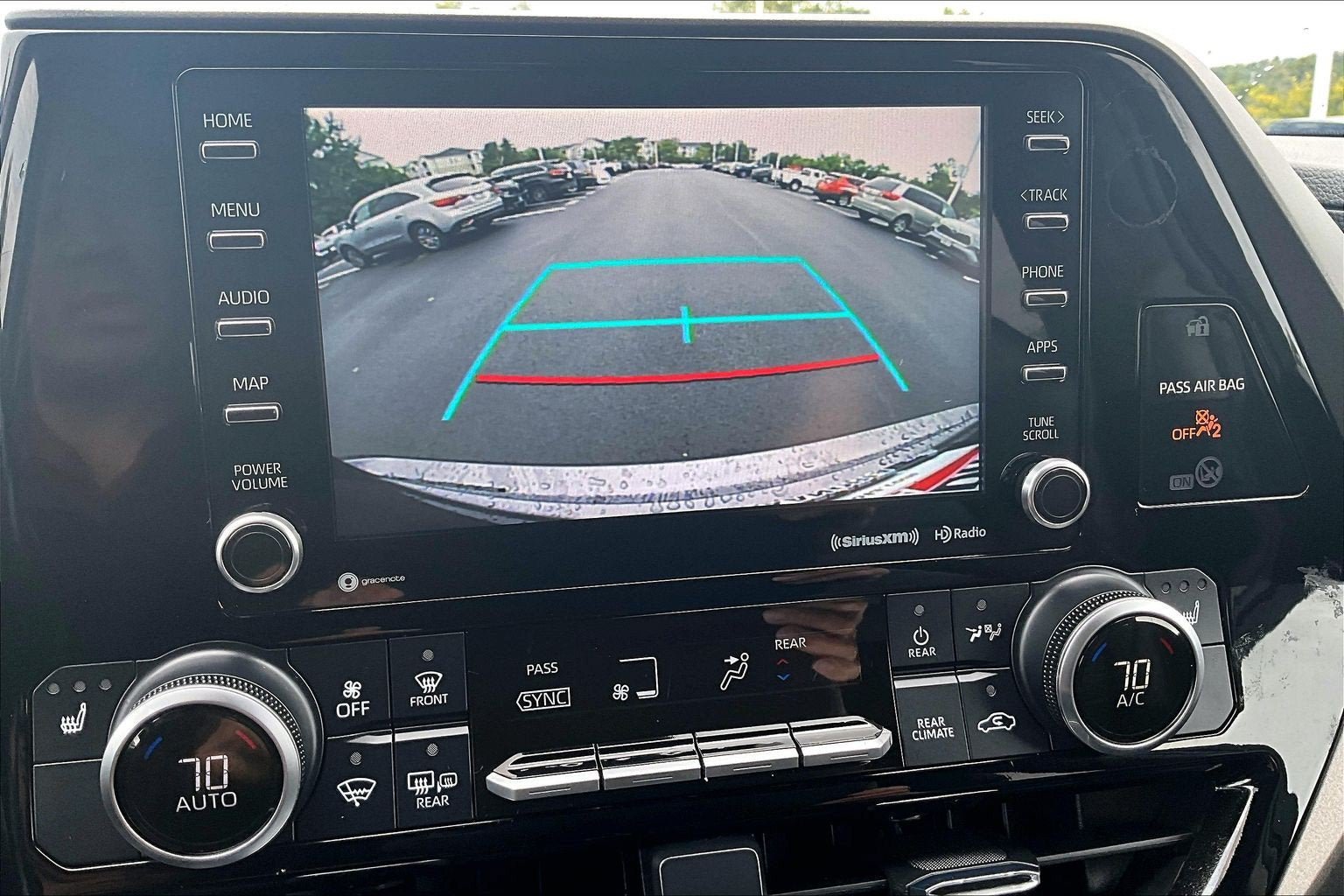 Used 2021 Toyota Highlander XLE AWD/4WD image 20