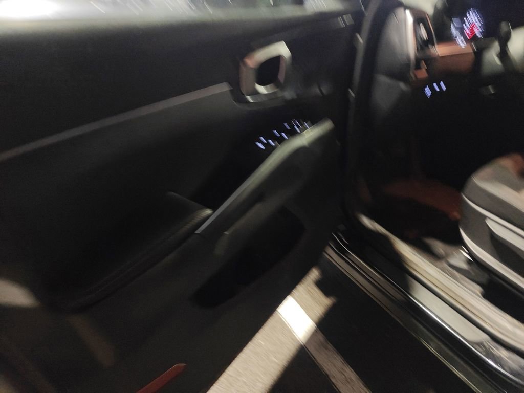 Used 2023 Kia Sorento LX image 5