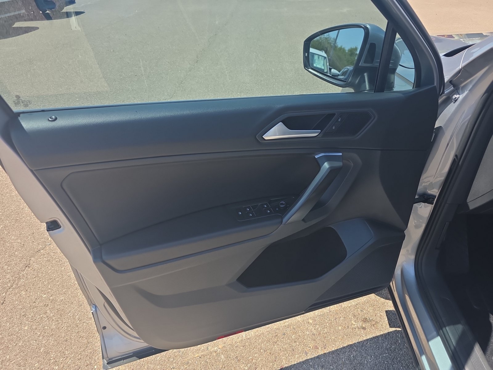 Used 2021 Volkswagen Tiguan SE FWD image 13