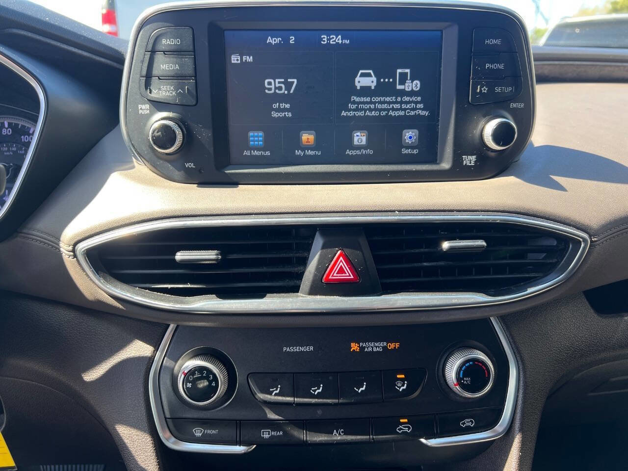 Used 2020 Hyundai Santa Fe SE image 11