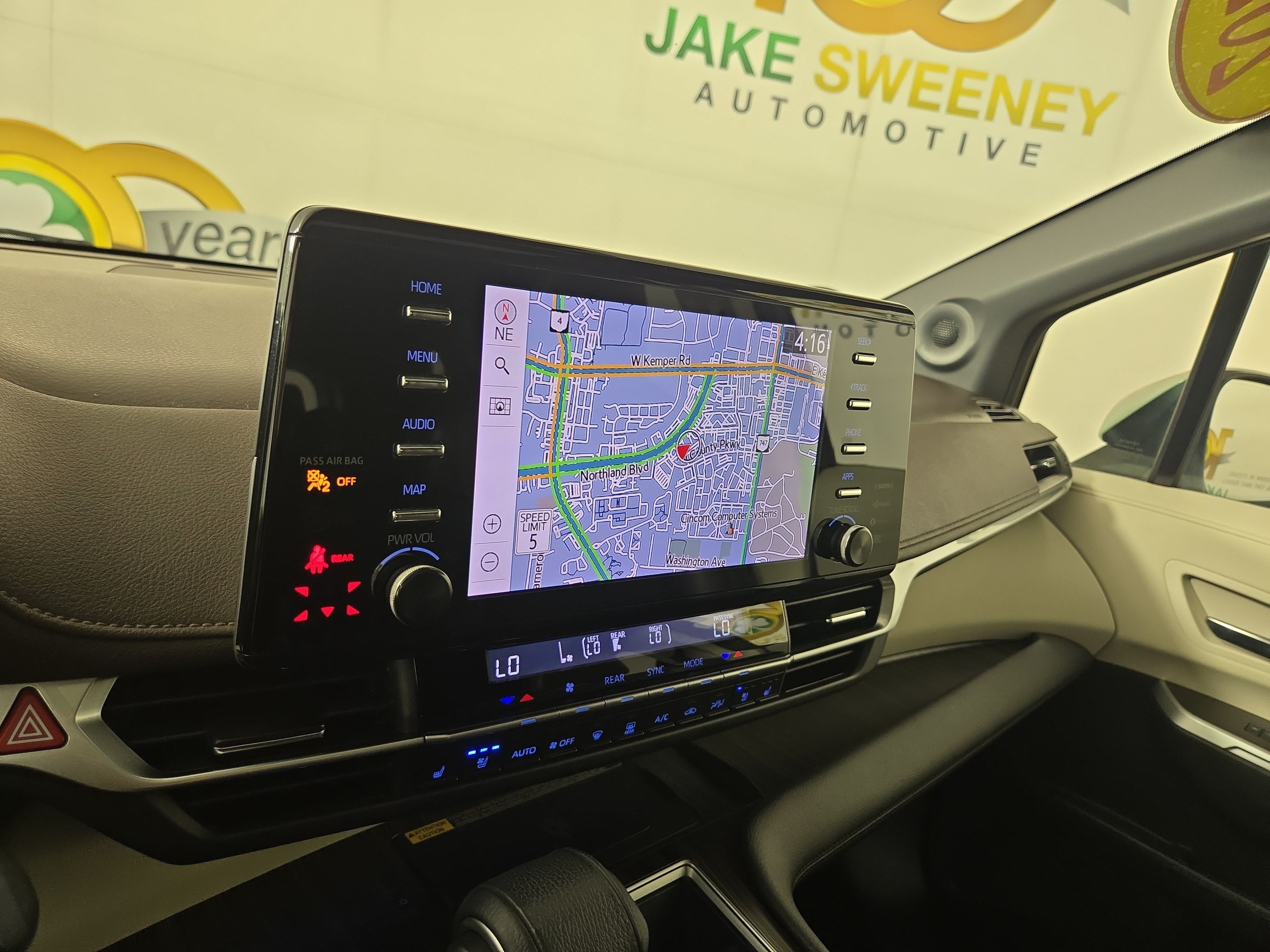 Used 2021 Toyota Sienna Platinum FWD image 22