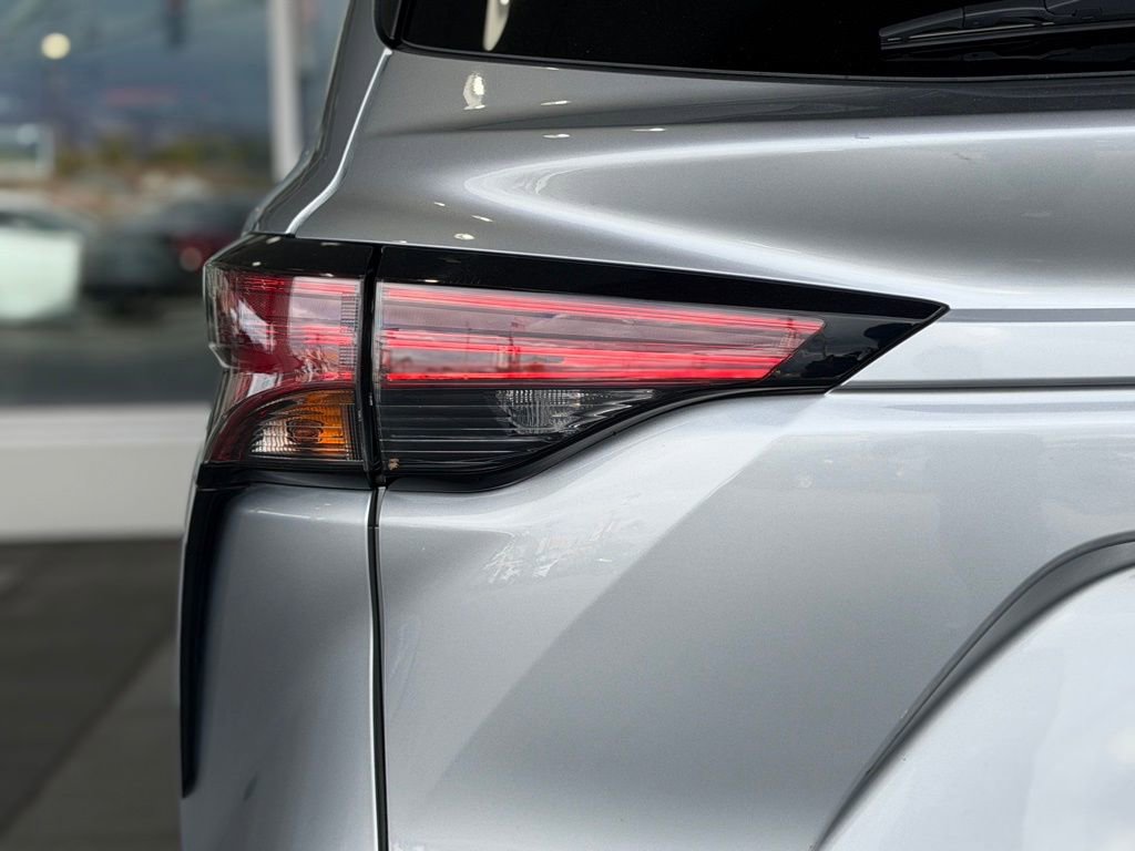 Certified 2021 Toyota Sienna XLE FWD image 11