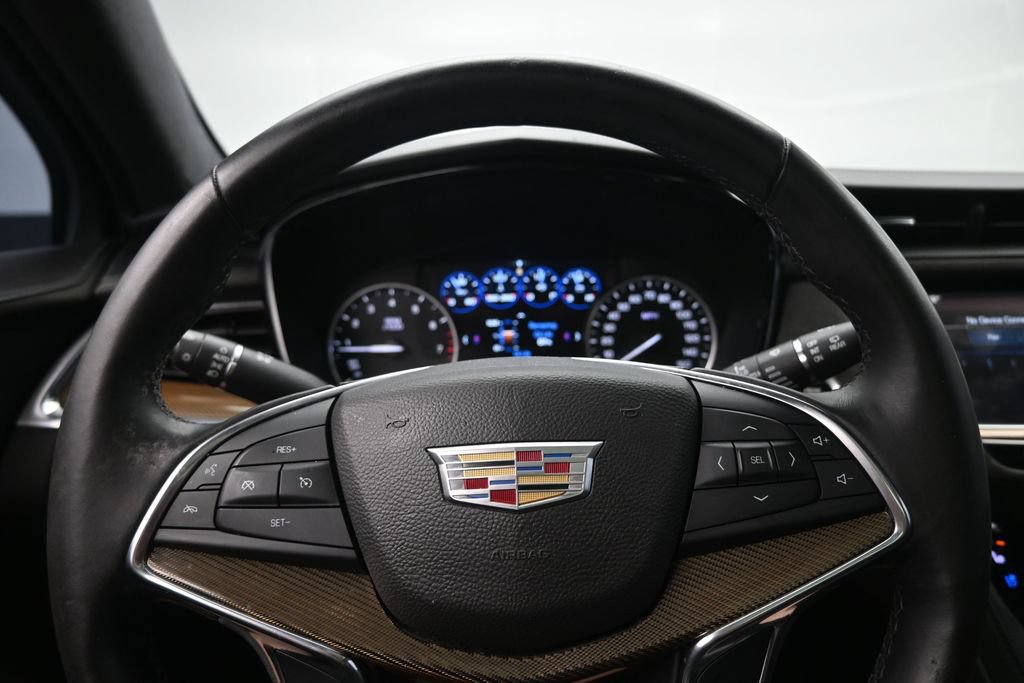 Used 2017 Cadillac XT5 Platinum w/ Driver Assist Package AWD/4WD image 13