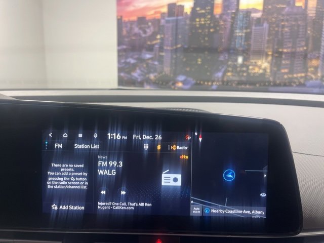 Used 2024 Hyundai Elantra SEL image 16