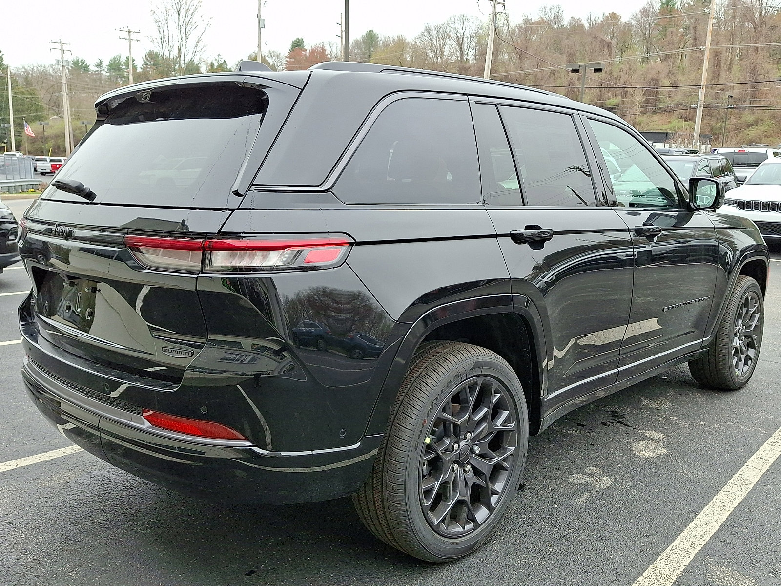 New 2026 Jeep Grand Cherokee Summit image 3