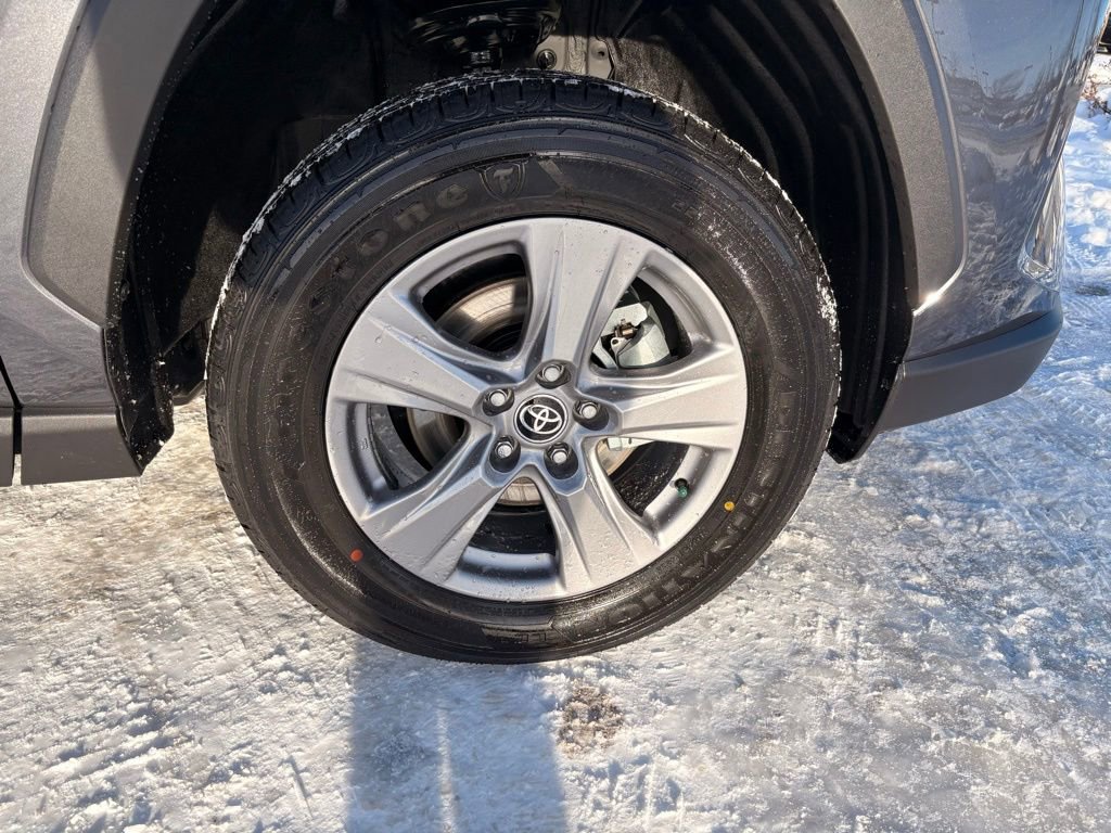 Used 2025 Toyota RAV4 XLE image 33