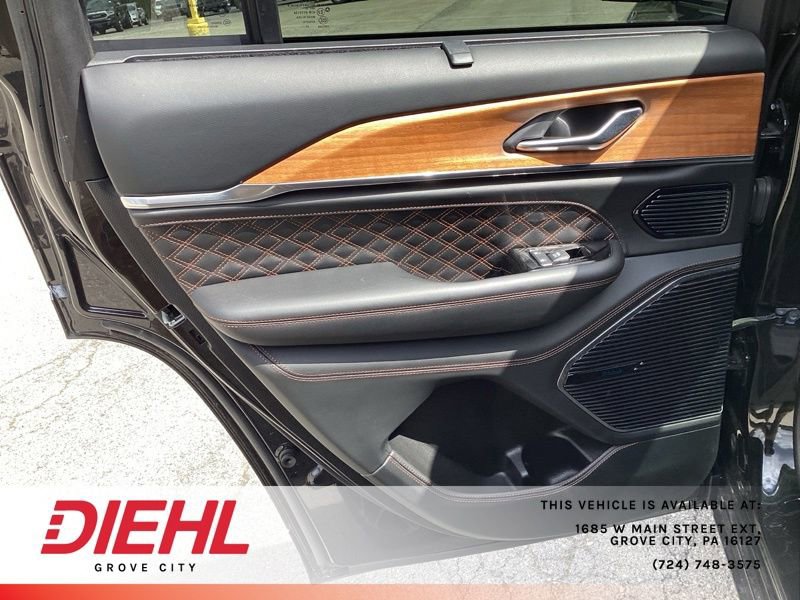Used 2023 Jeep Grand Cherokee Summit AWD/4WD image 12