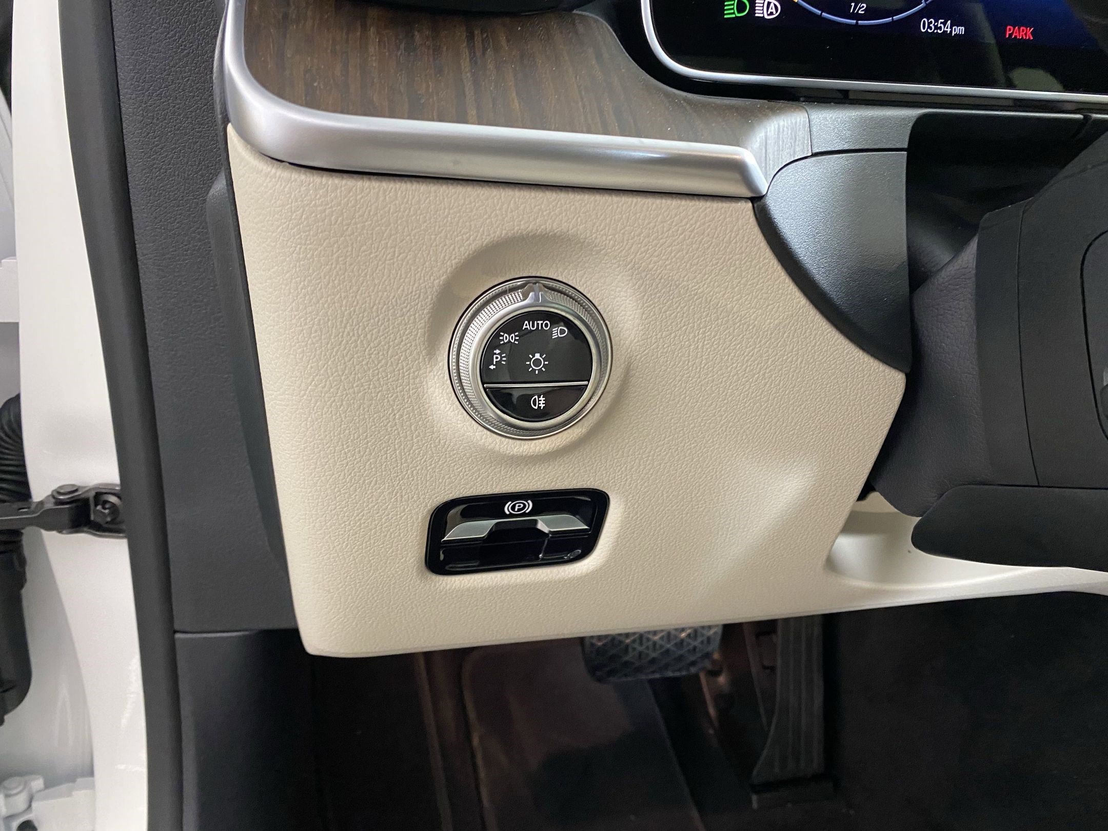 Used 2025 Mercedes-Benz C 300 4MATIC Sedan image 18