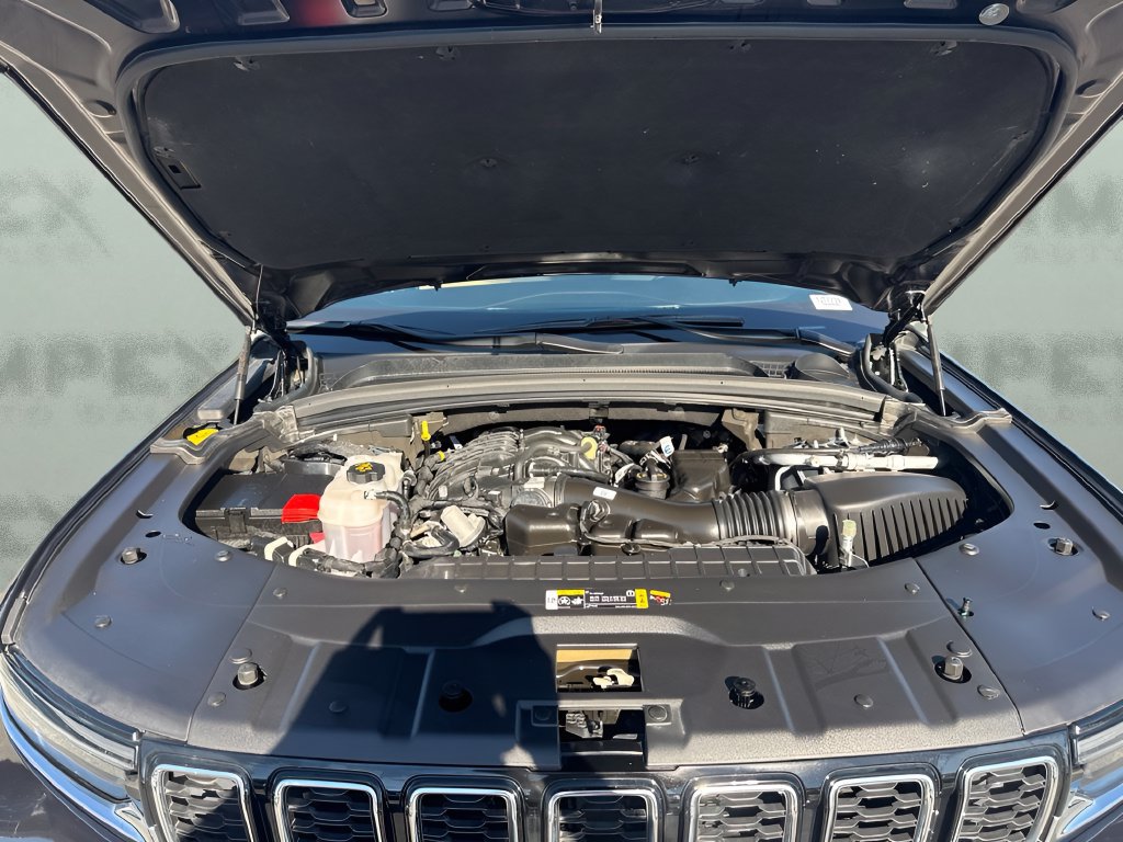 Used 2025 Jeep Grand Cherokee Limited AWD/4WD image 34