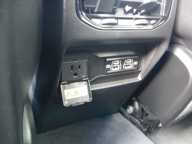 Used 2023 Jeep Grand Cherokee Altitude image 37