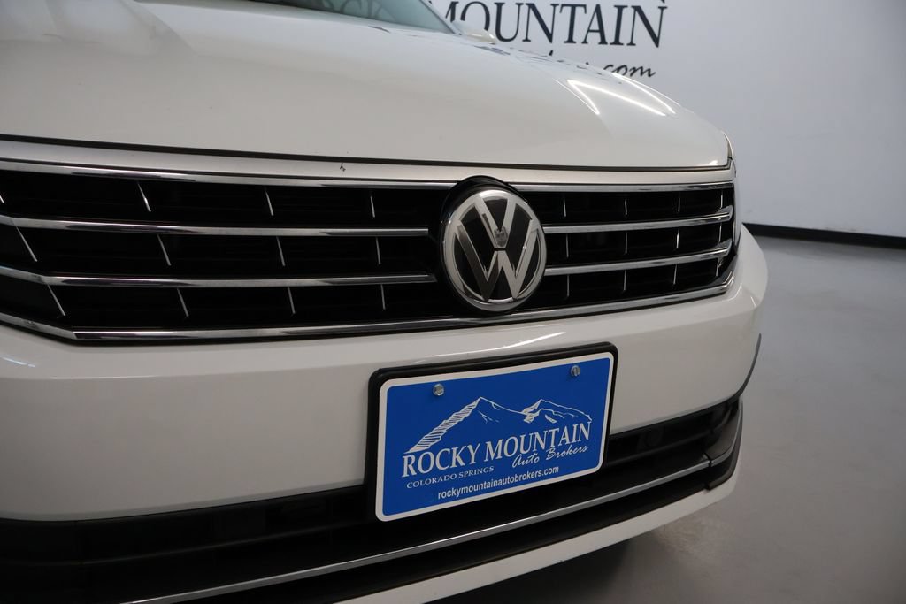 Used 2018 Volkswagen Passat 2.0T SE FWD image 9