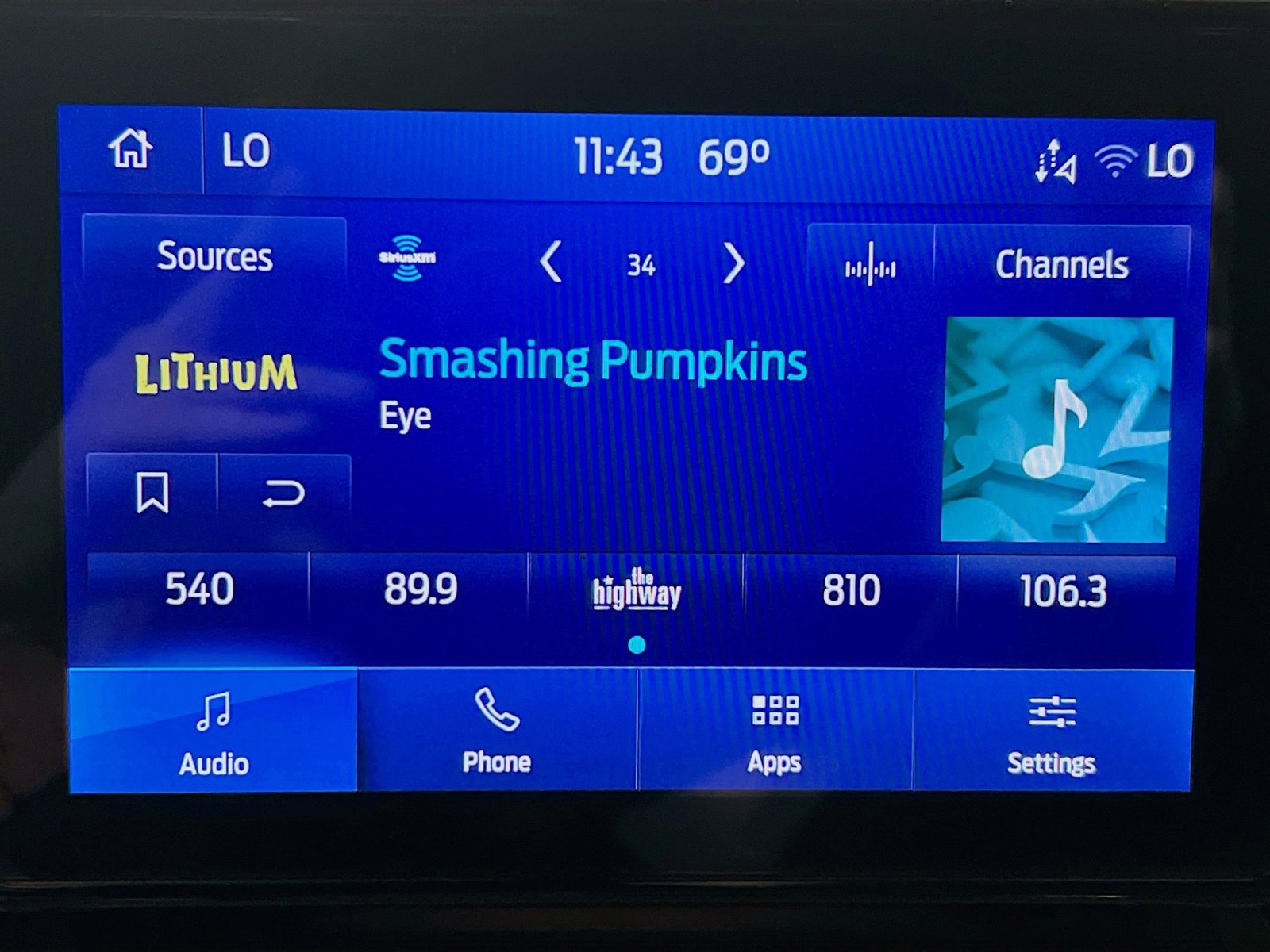 Used 2022 Ford Explorer XLT image 10