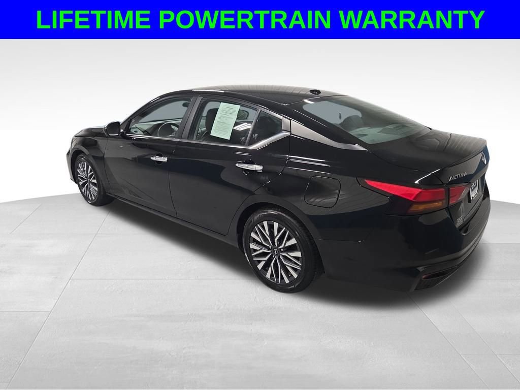 Used 2024 Nissan Altima 2.5 SV image 3