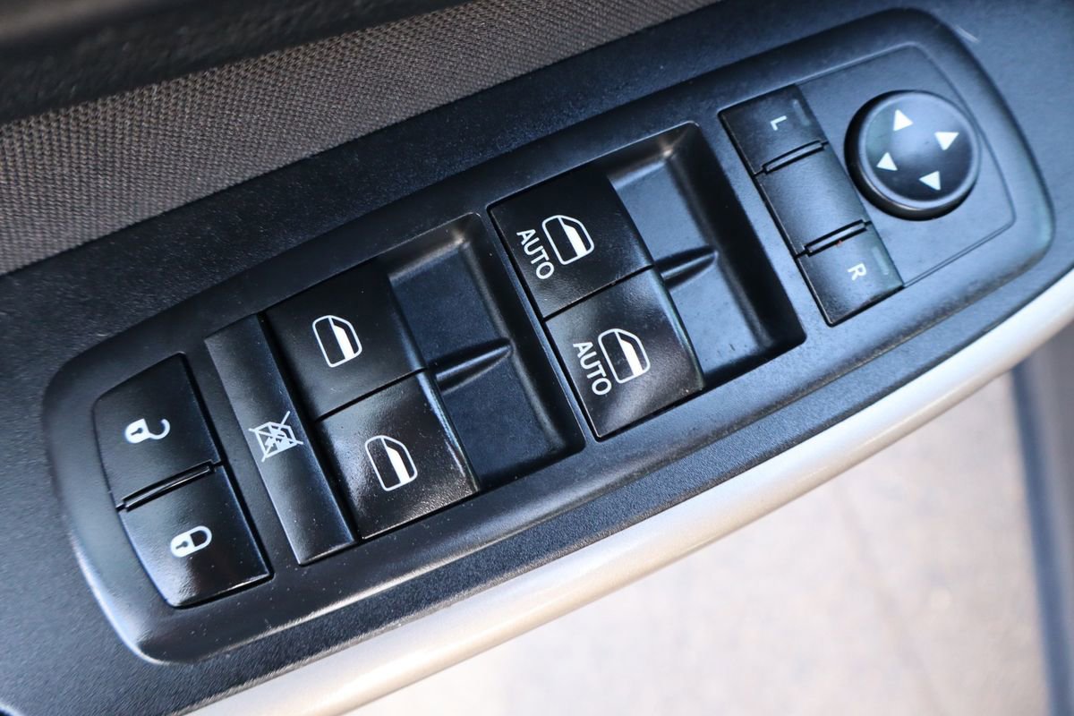 Used 2017 Jeep Cherokee Latitude FWD image 27