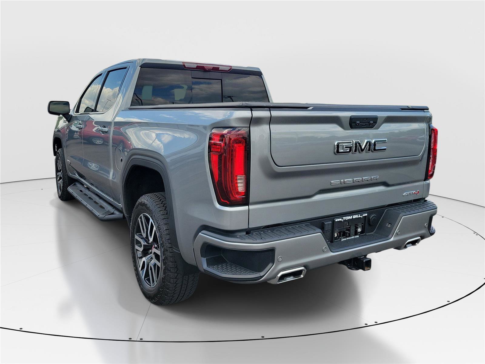 Used 2025 GMC Sierra 1500 AT4 w/ Technology Package AWD/4WD image 3
