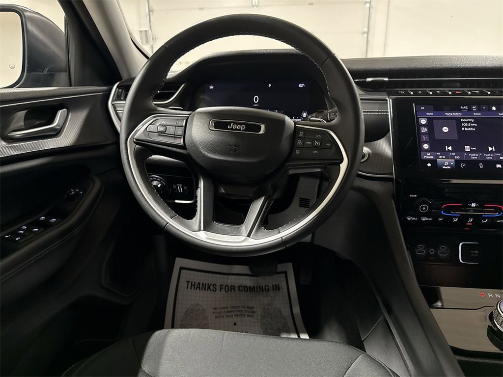 Used 2023 Jeep Grand Cherokee Laredo image 19