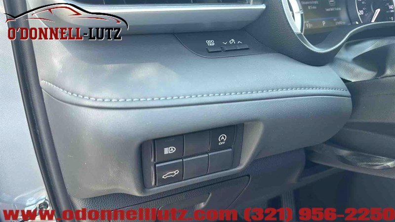 Used 2023 Toyota Highlander XLE FWD image 16