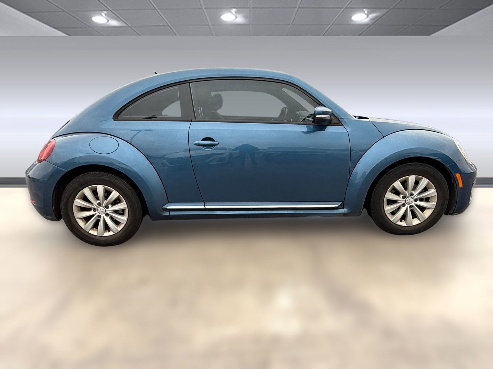 Used 2019 Volkswagen Beetle 2.0T image 6