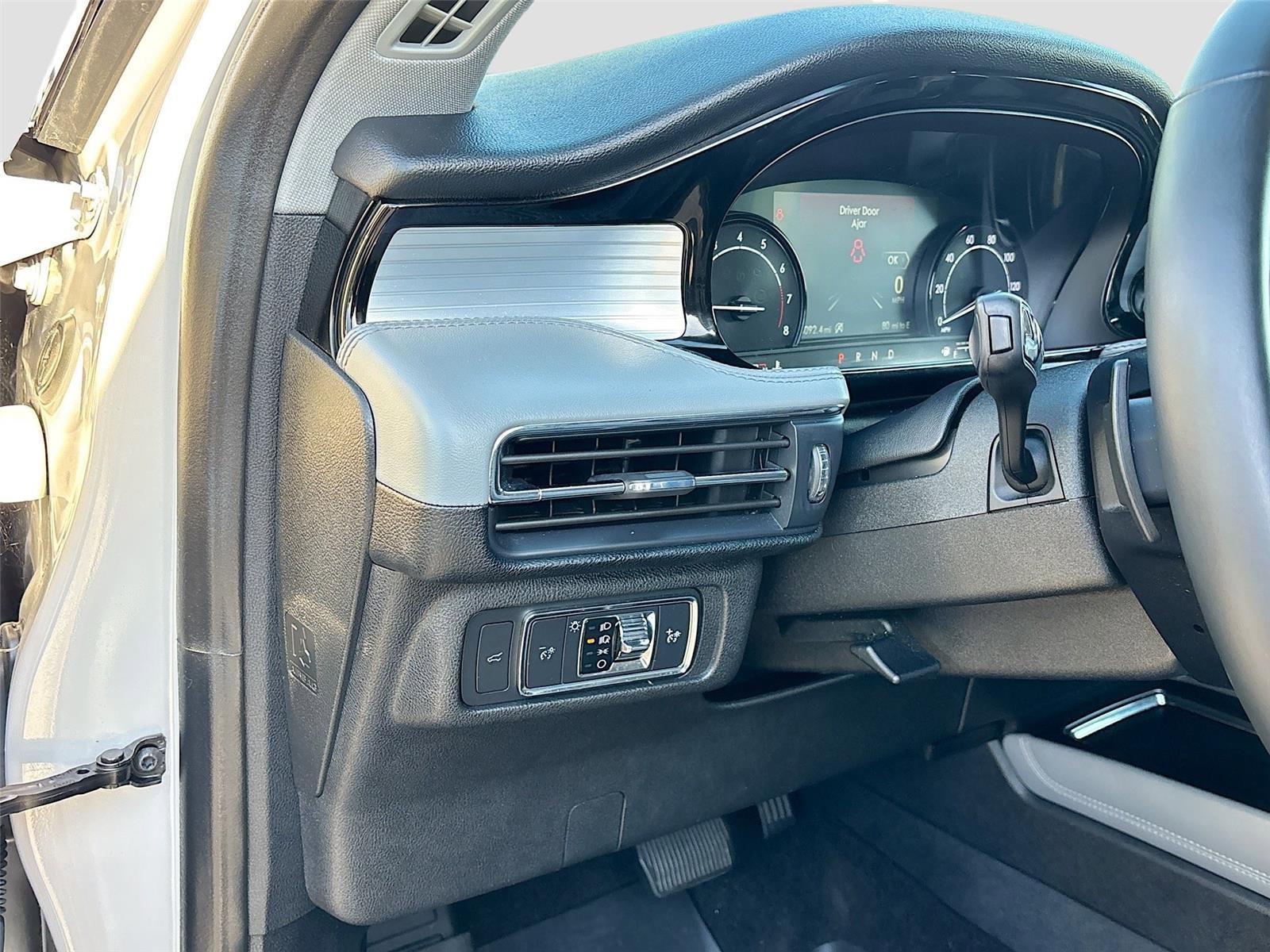 Used 2021 Lincoln Corsair Standard w/ Towing Package I image 11