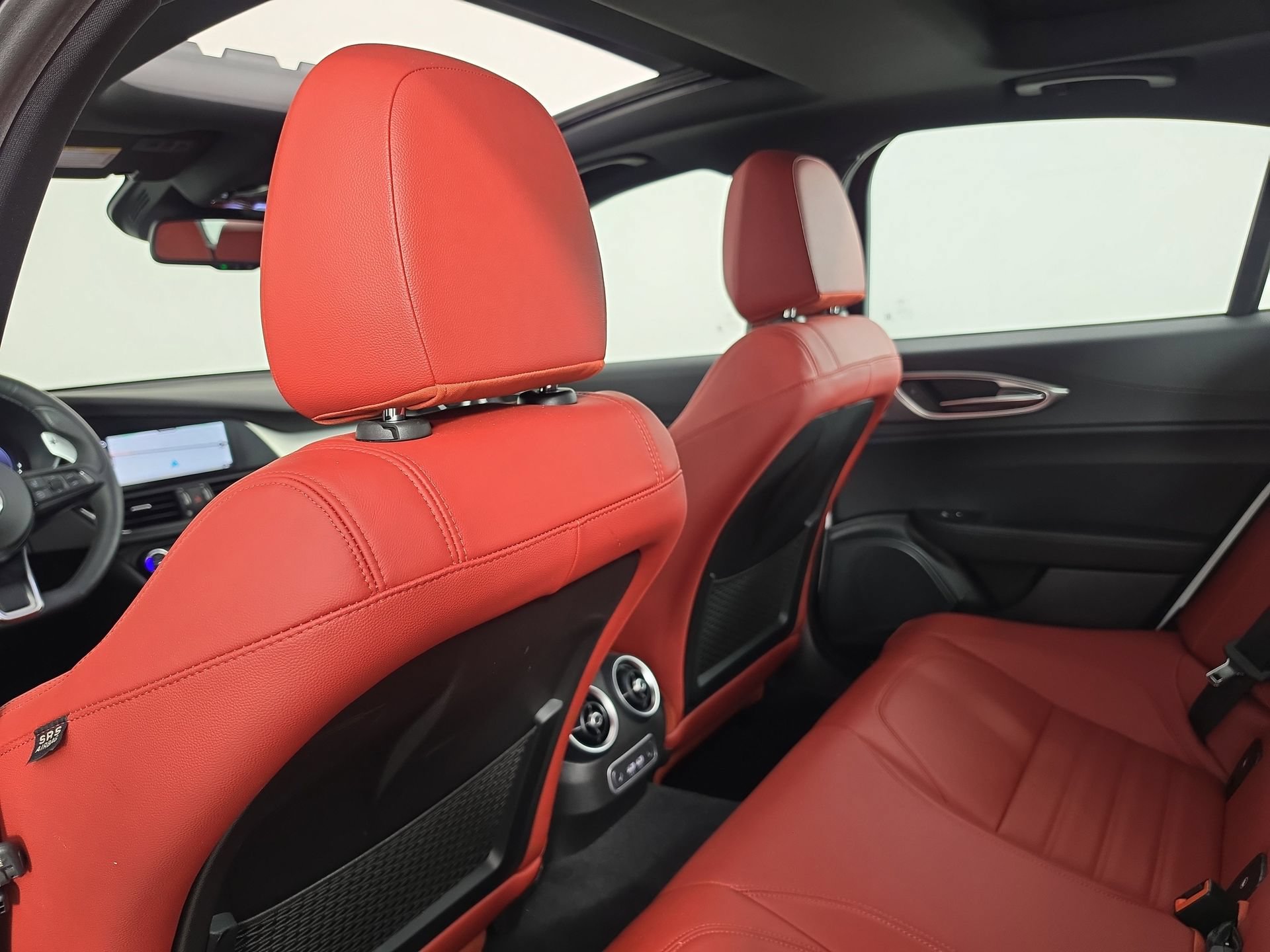 Used 2025 Alfa Romeo Giulia w/ Veloce Package Rwd image 37