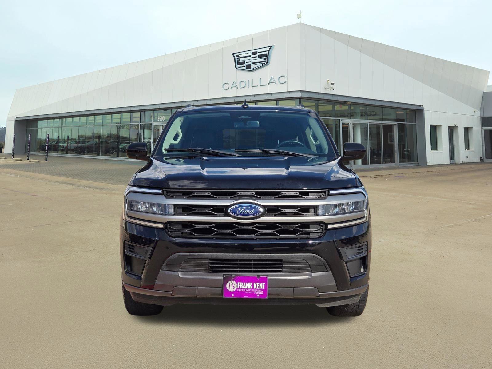 Used 2023 Ford Expedition XLT RWD image 2