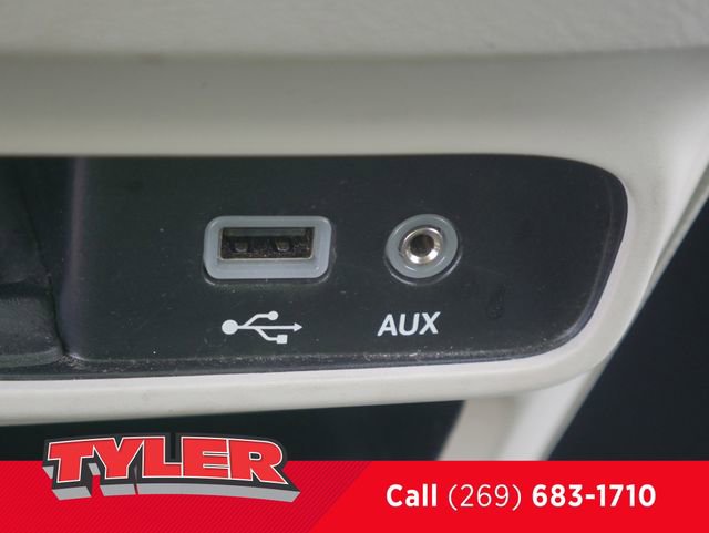 Used 2020 Chrysler Pacifica Touring w/ Cold Weather Group FWD image 32